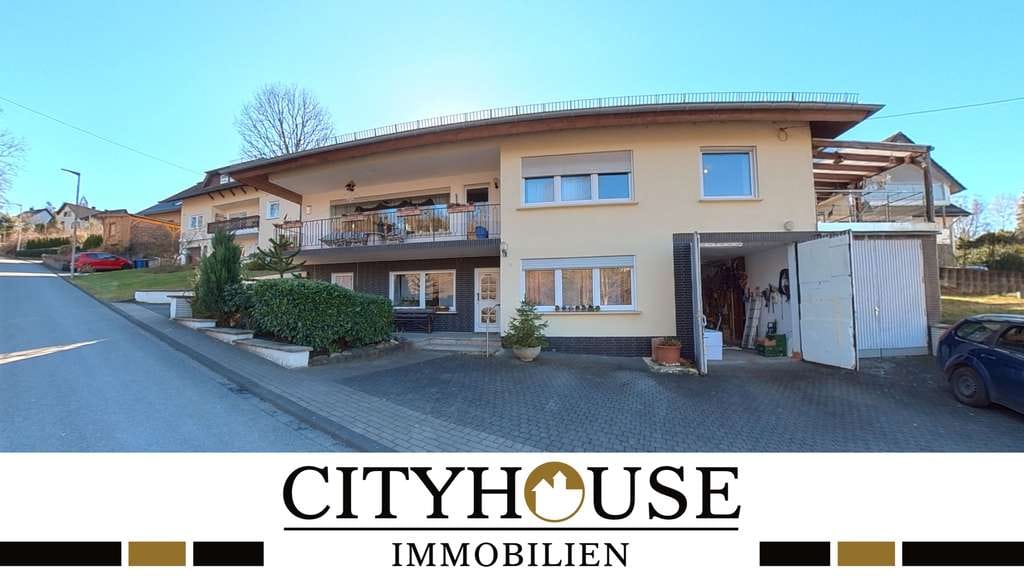 Immobilie in Wissen - CITYHOUSE: Großzügiges Zweifamilienhaus mit Ausbaupotenzial, Garten & 3 Garagen - Bild 0