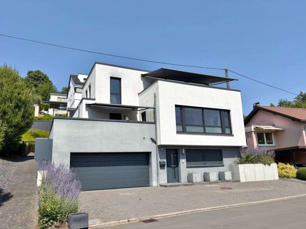 Immobilie in Bollendorf - **Modernes Traumhaus mit Weitblick – großzügiges Wohnen auf drei Ebenen nahe Luxemburg** - Bild 3