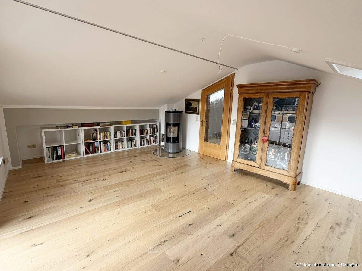 Immobilie in Taching am See - Helle 2,5 Zimmer Dachgeschoss-Ferienwohnung in Seenähe in Taching - Bild 3