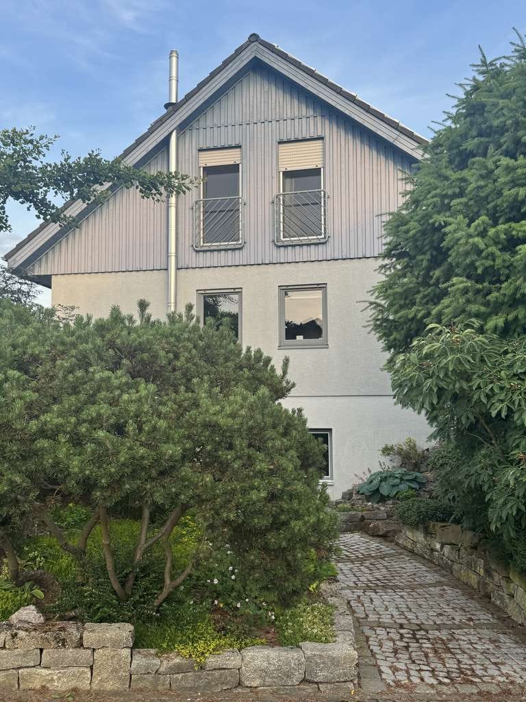 Immobilie in Geiselbach - Freistehendes Einfamilienhaus mit wunderschönem Garten und modernster Energietechnik - Bild 2