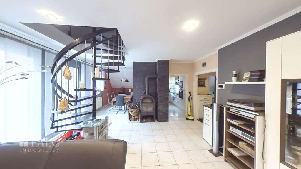 Immobilie in Rödermark - Exklusives Zweifamilienhaus mit Einliegerwohnung in begehrter Lage - Bild 4