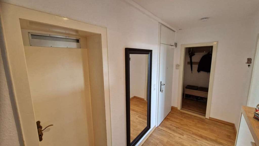 Immobilie in Helmstedt - Attraktive Kapitalanlage: Modernisierte 3-Zimmer-Wohnung mit Balkon & eigener Garage - Bild 4