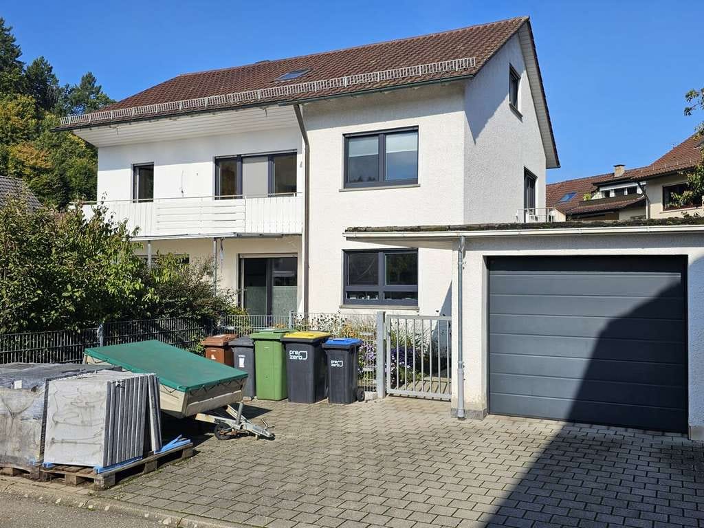 Immobilie in Kämpfelbach - **Kämpfelbach-Ersingen, modernisiertes 1-2 Familien-Haus mit Ausbaupotential, Garten u. 3 Garagen** - Bild 1