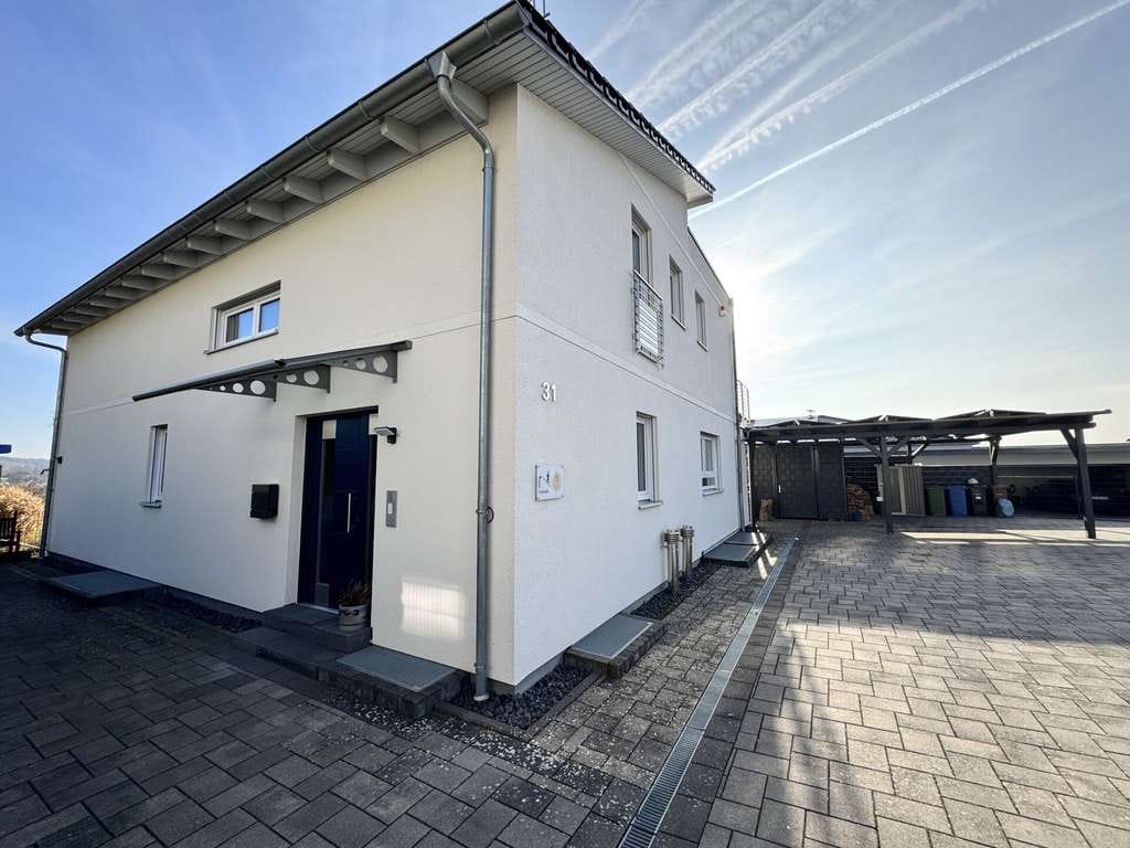 Immobilie in Rengsdorf - Viel Platz für Familie & Beruf: 6 Schlafzimmer, Büroetage & Weitblick - neuwertig energetisch TOP! - Bild 1