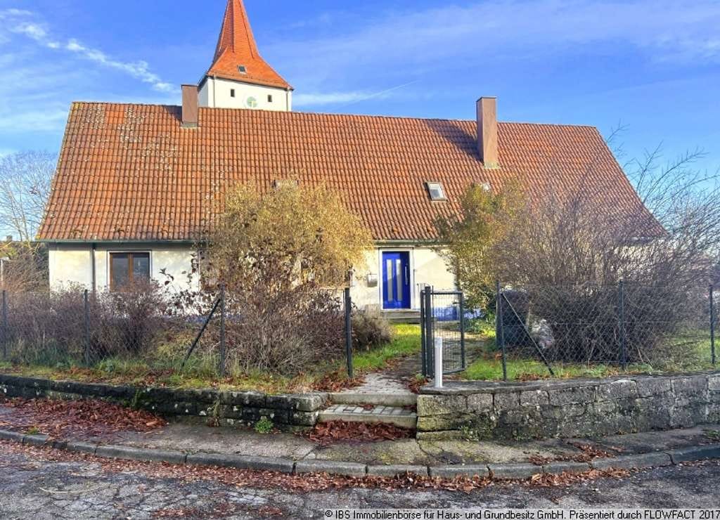 Immobilie in Schrozberg - Gepflegtes Wohnhaus mit 3 gemütlichesn Wohnungen, 2 Garagen und großem Garten - Bild 2