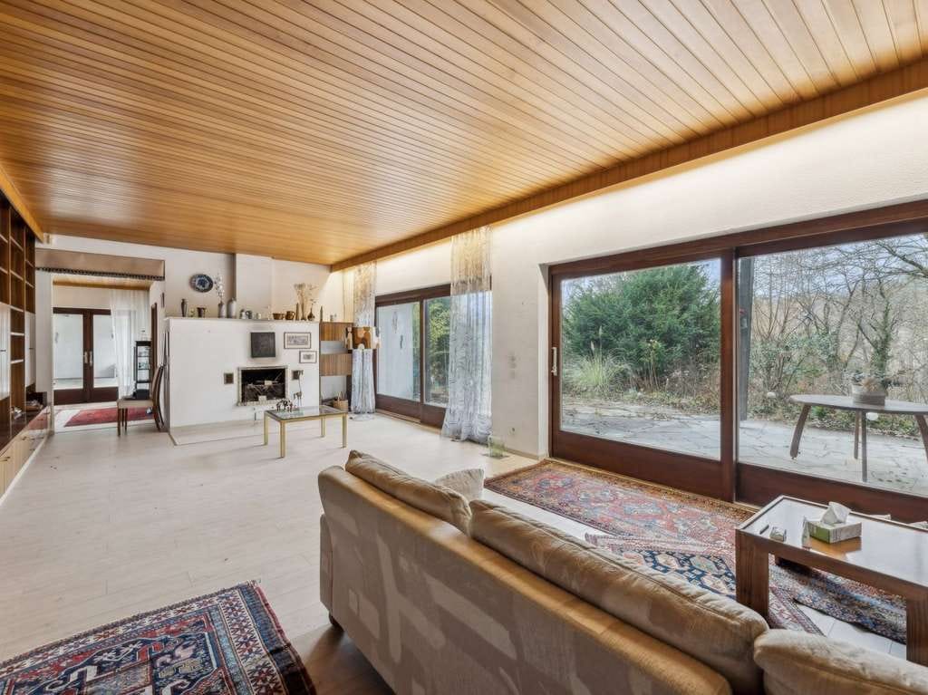 Immobilie in Altdorf bei Nürnberg - Bungalow mit vielen Highlights inkl. Doppelgarage, Pool und großem Garten in Altdorf/Hagenhausen - Bild 3