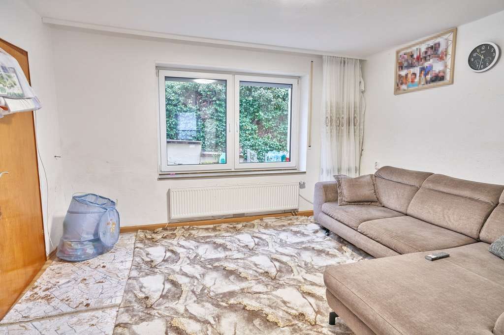 Immobilie in Schweisweiler - Freistehendes Einfamilienhaus mit Terrasse und Garten, Depot und Waschküche im Außenbereich - Bild 1