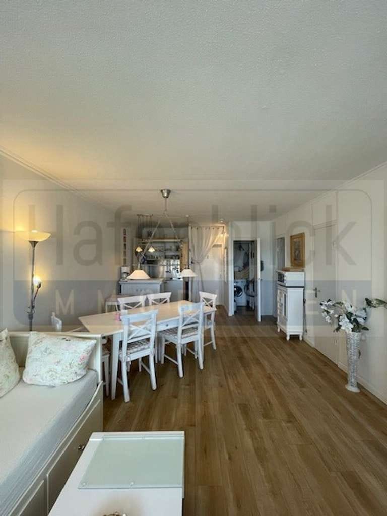 Immobilie in Sierksdorf - Ostseedomizil mit seitlichem Meerblick-modernisierte 2,5 Zi Wohnung - Bild 1