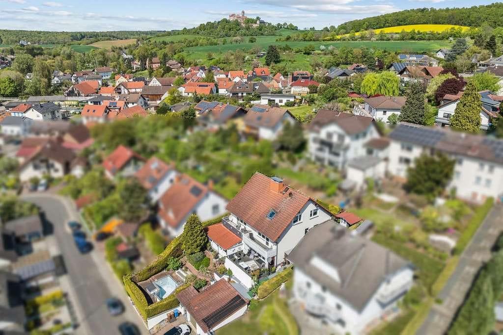 Immobilie in Ronneburg - Schicke Doppelhaushälfte mit Garage, Pool und traumhafter Aussicht - Bild 4
