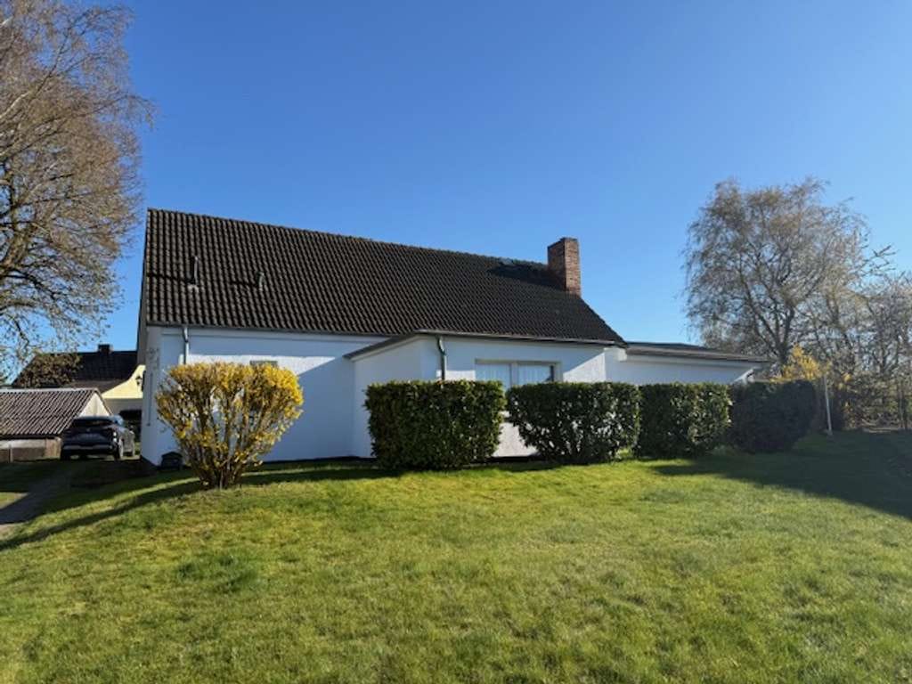 Immobilie in Brünzow - Sehr schön und ruhig gelegenes EFH mit Ferienwohnung und tollem Grundstück  , Tierhaltung möglich! - Bild 1