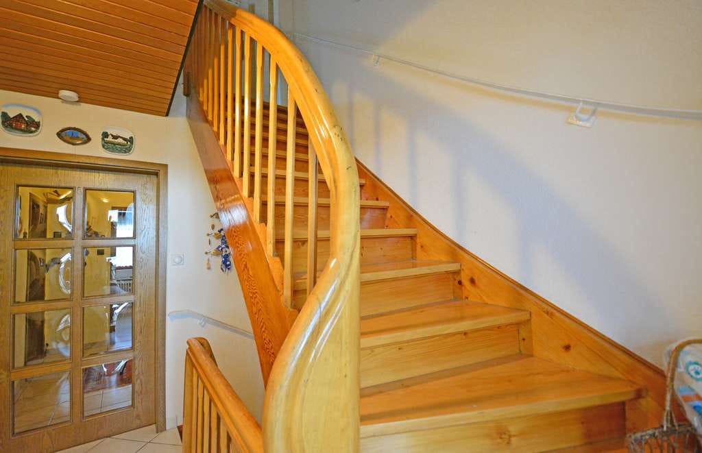 Immobilie in Fuldabrück - 2-Familienhaus mit ausgebautem Dachgeschoss auf großem Grundstück, Dörnhagen - Bild 2