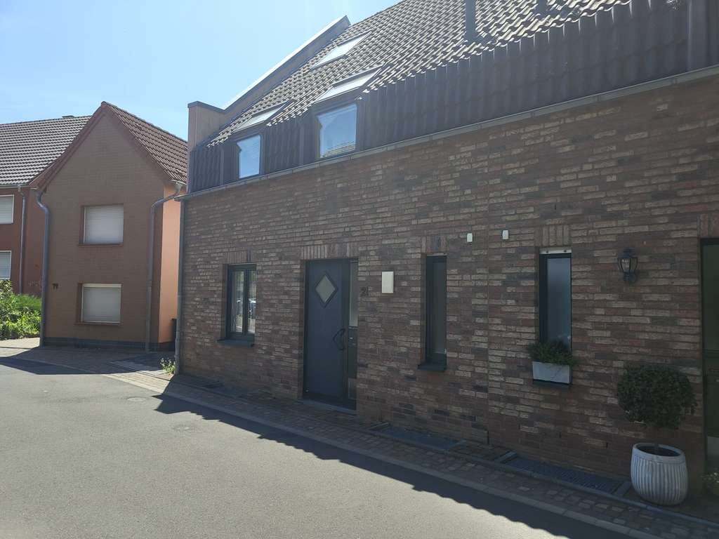 Immobilie in Niederkassel -     Rhein nah. Ruhig gelegen. Provisionsfrei. – Ihr neues Familienzuhause in Lülsdorf - Bild 1