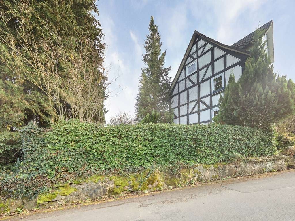Immobilie in Helsa - Historisches Fachwerkjuwel mit Garten in idyllischer Lage - Bild 2