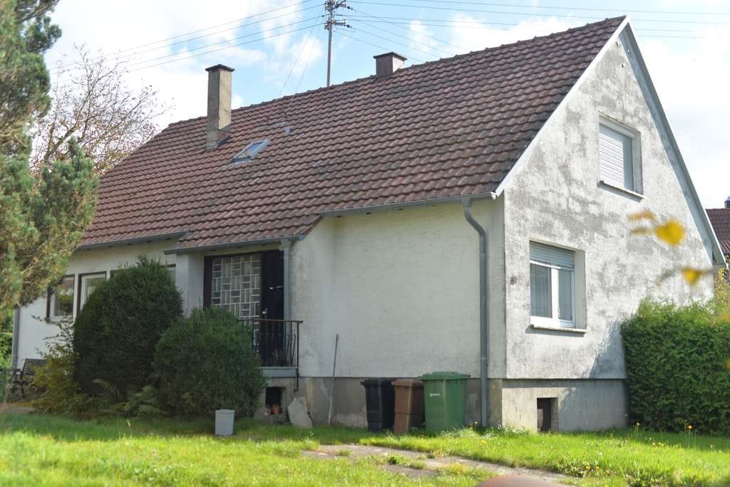 Immobilie in Waldenburg - Gepflegtes Einfam.-Wohnhaus mit ELW und Garage - Bild 0