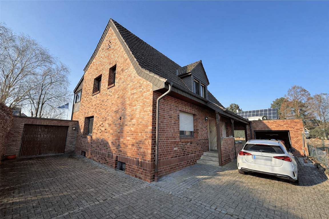 Immobilie in Hörstel - Einfamilienhaus mit großem Grundstück, zwei Garagen und vielseitigem Platzangebot in Hörstel-Riesenbeck - Bild 2