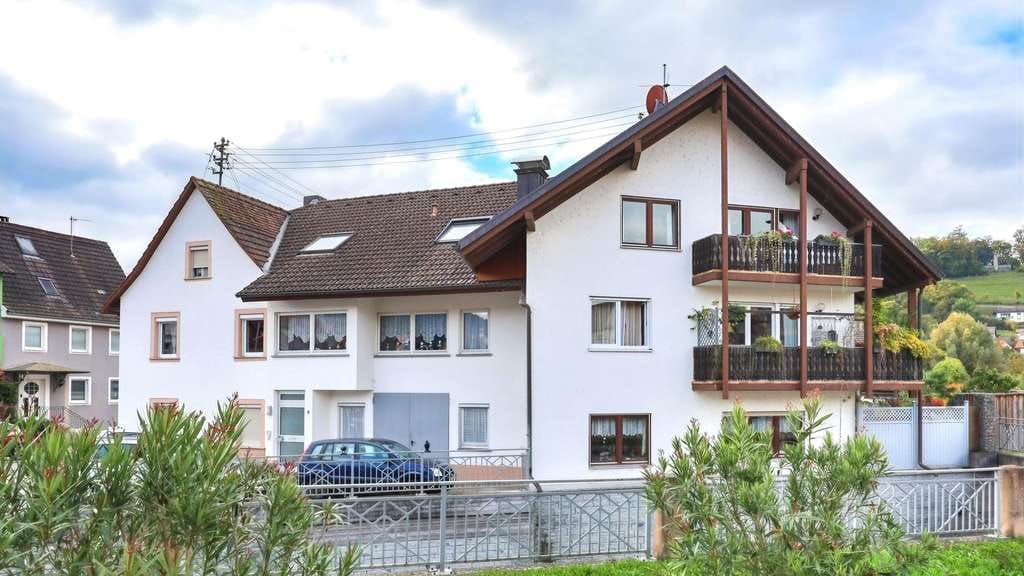 Immobilie in Kandern - Zwei Immobilien zu einem Preis - 1-2 Familienhaus mit angebautem 5-Familienhaus und großem Potenzial - Bild 0