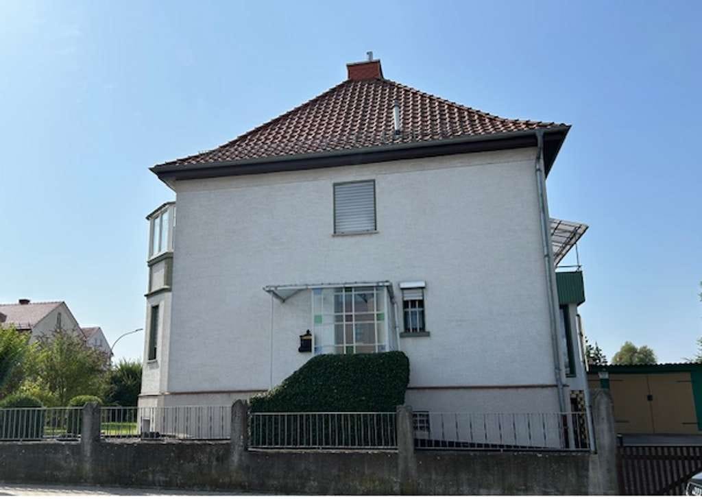 Immobilie in Wehretal - ++++ Kaufpreissenkung++++ Ein-/Zweifamilienwohnhaus, Garagen, schöner großer Garten - Bild 1