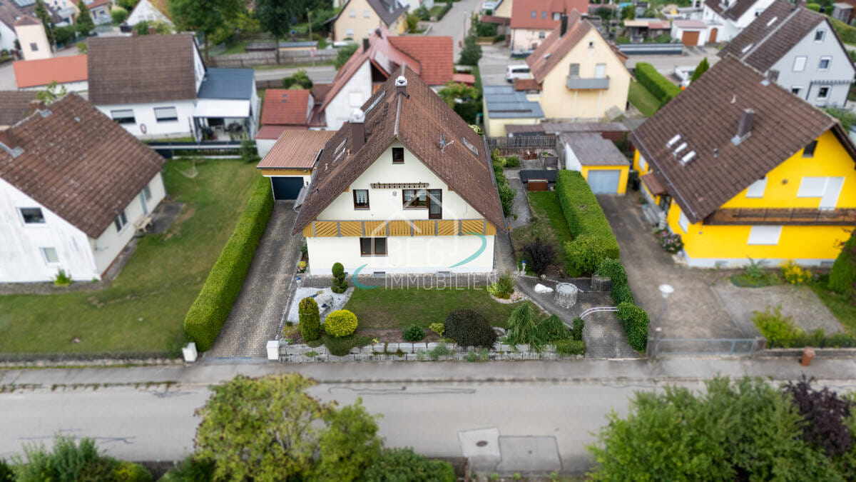 Immobilie in Dentlein am Forst - Vielseitiges Wohnhaus mit ausgebautem Spitzboden, Sauna und Gartenoase - Bild 2