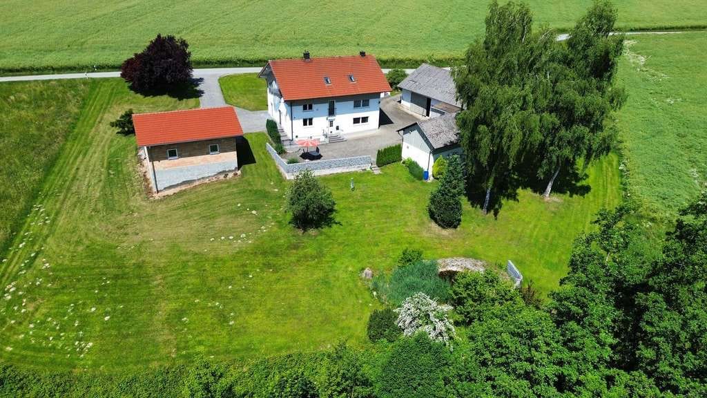 Immobilie in Vilshofen an der Donau - Traum-Zweifamilienhaus in idyllischer Alleinlage für Naturliebhaber - mit unbefristetem Wohnrecht - Bild 2
