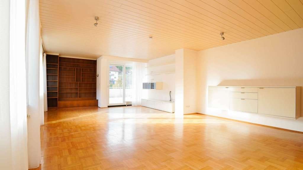 Immobilie in Vöhrenbach - Großzügiges Zuhause in ruhiger Lage mit Sonnenterrasse und Gartenparadies - Bild 1