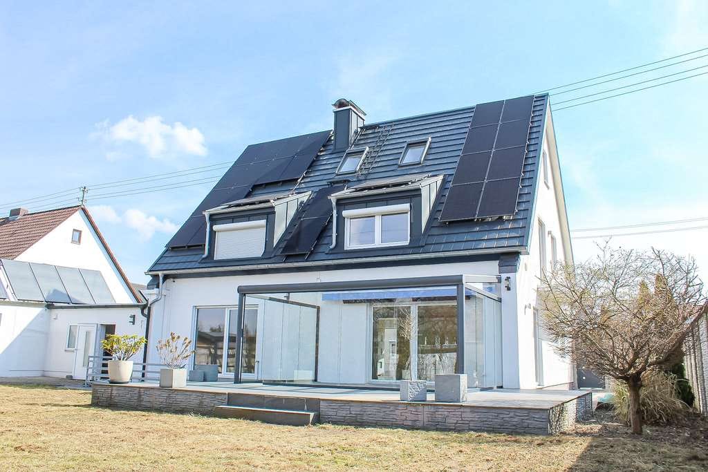 Immobilie in Graben - Hochwertig modernisiertes Einfamilienhaus mit großem Garten in ruhiger Bestlage - Bild 0