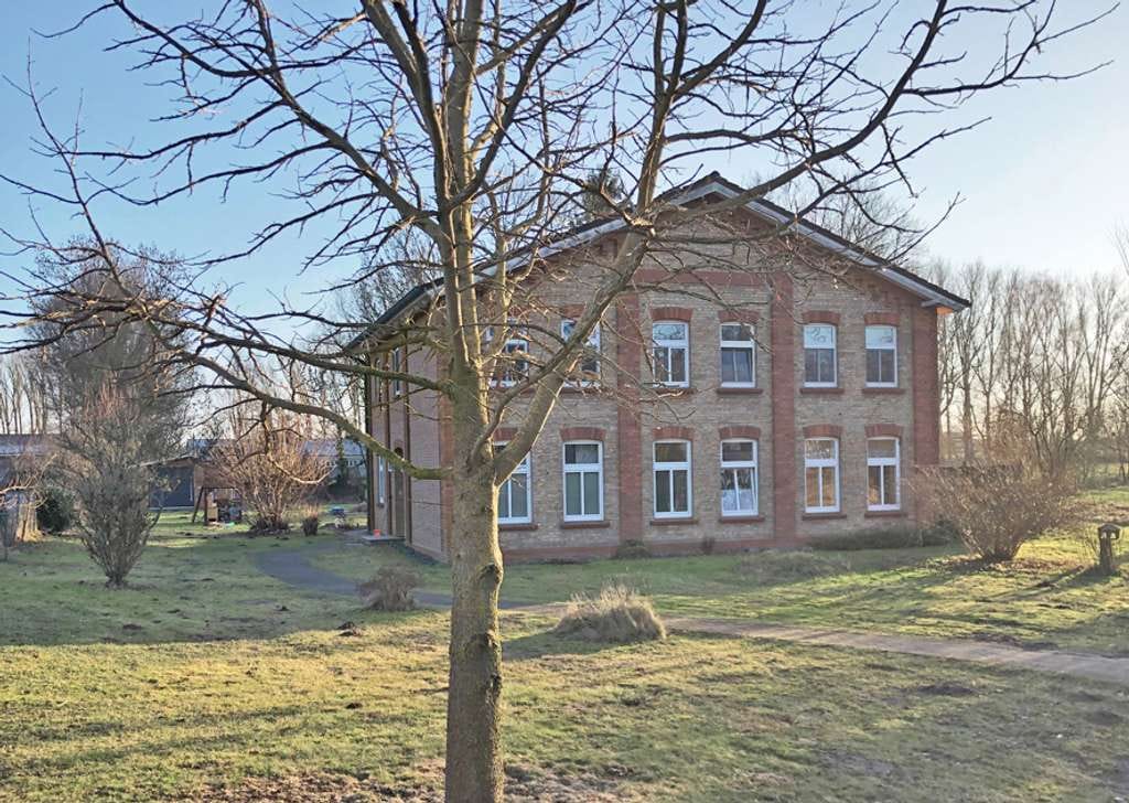 Immobilie in Lüdersdorf - Wohnhaus mit 3 WE und einem noch abzutrennenden Baugrundstück - Bild 0