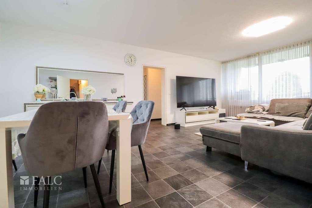 Immobilie in Grevenbroich - Attraktive 3-Zimmer-Wohnung mit großem Balkon - Bild 2