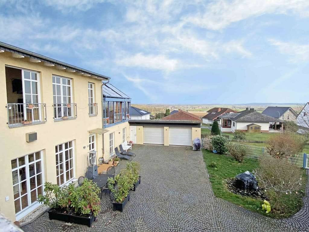 Immobilie in Pohlheim - Elegantes Zweifamilienhaus mit großzügigem Wohnkonzept - Bild 3