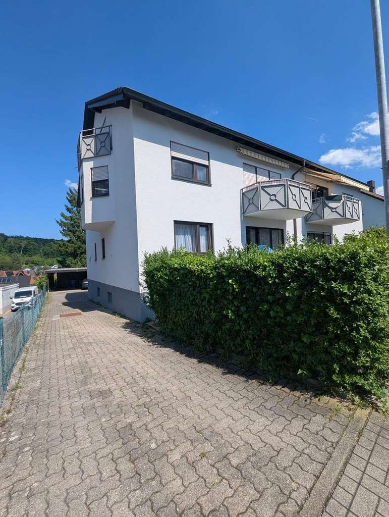Immobilie in Pfinztal - bezugsfreie 3-Zimmer-Wohnung mit Tageslichtbad & Carport in ruhiger Lage von Pfinztal-Wöschbach - Bild 0