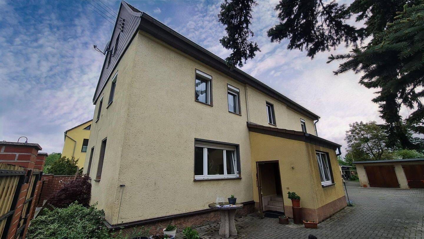 Immobilie in Schkeuditz - Einfamilienhaus mit zwei separaten Wohneinheiten, großem Garten und Sommer-Gartenhäuschen - Bild 2