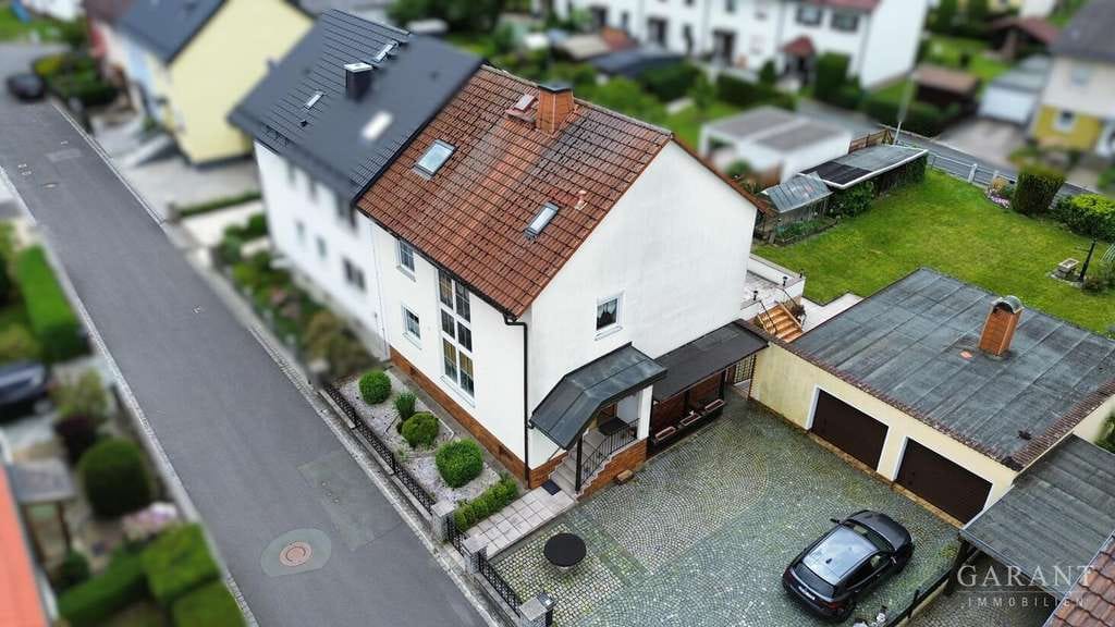 Immobilie in Rehau - Familienglück mit Platz für Generationen - Bild 1