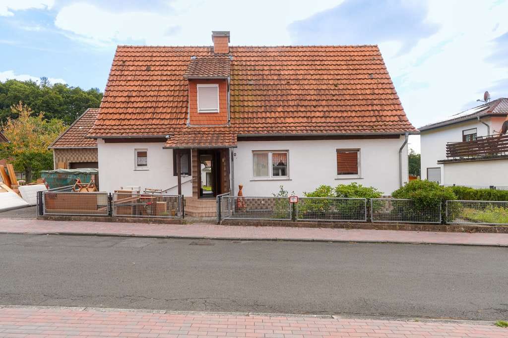 Immobilie in Nentershausen - +++ Geplagtes Einfamilienhaus für die kleine Familie +++ - Bild 0