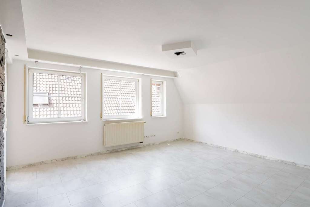 Immobilie in Schwaigern - Renovierte 3,5-Zi.-Whg mit Balkon & TG-Stellplatz im Herzen Schwaigerns - 200 m zum Bahnhof - Bild 4