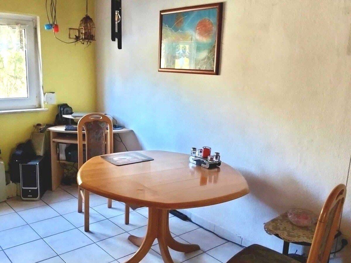 Immobilie in Gersfeld - Dalherda (Gersfeld) in landschaftlich traumhafter Lage ! (Ferien-)Häuschen mit größerem Grundstück im Dornröschenschlaf :) - Bild 4