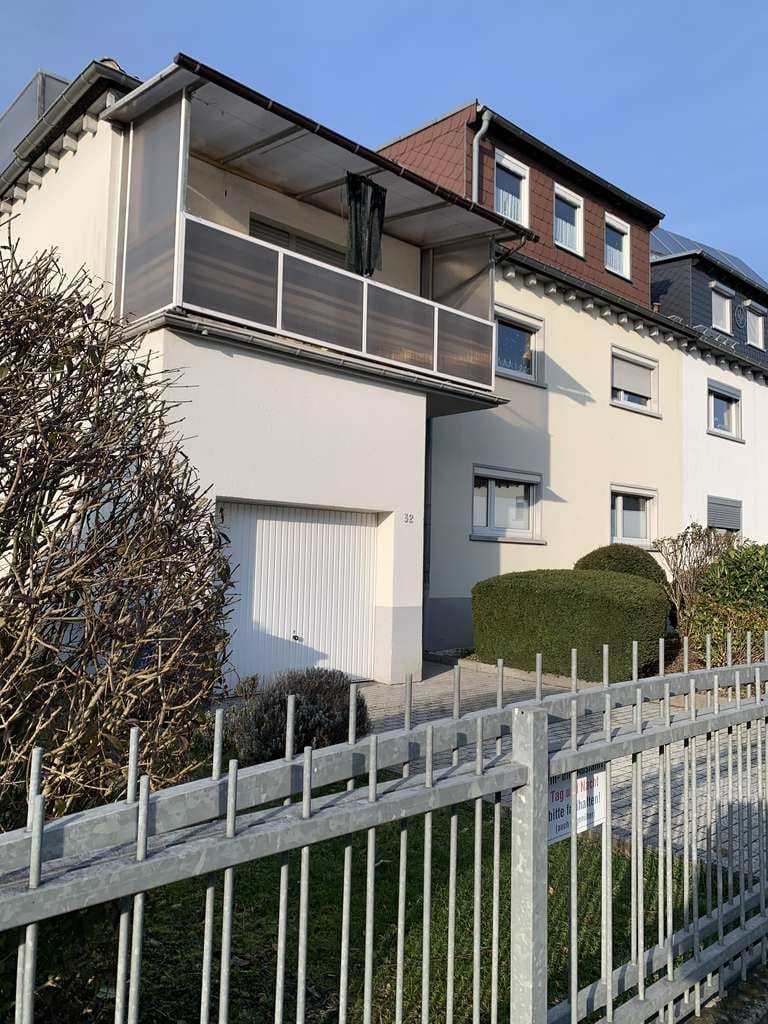 Immobilie in Eschborn - 3-Familienhaus, (auch als 1 FH  nutzbar) - Taunusblick  in Eschborn   -   2 Whg. aktuell vermietet - Bild 1