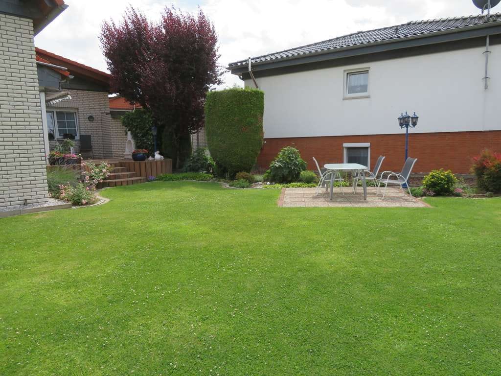 Immobilie in Bad Nenndorf - *Bad Nenndorf* Doppelhaus (zwei DHH) mit Garage u. schönem Garten. - Bild 4