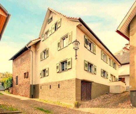 Immobilie in Ettenheim - Gemütliches Familienhaus mit Gartenidylle und separater Ferienwohnung in der Altstadt von Ettenheim - Bild 0