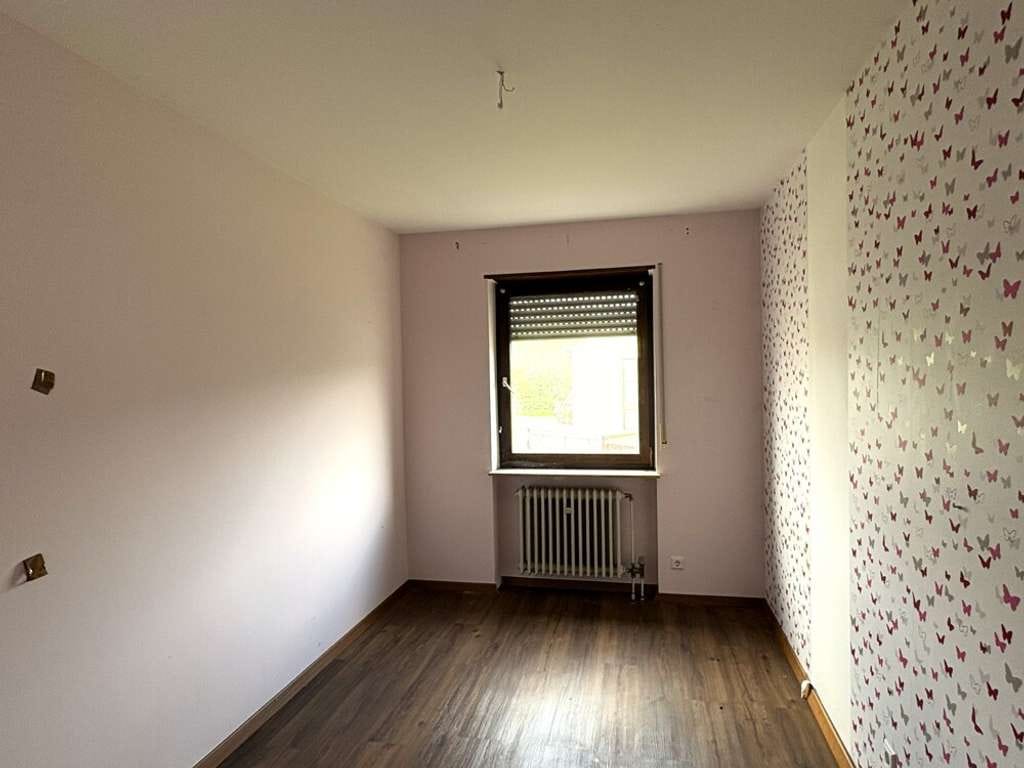 Immobilie in Landau in der Pfalz - Großzügige 4-Zimmer-Wohnung mit Balkon, Garage & viel Potenzial in Landau - Bild 4