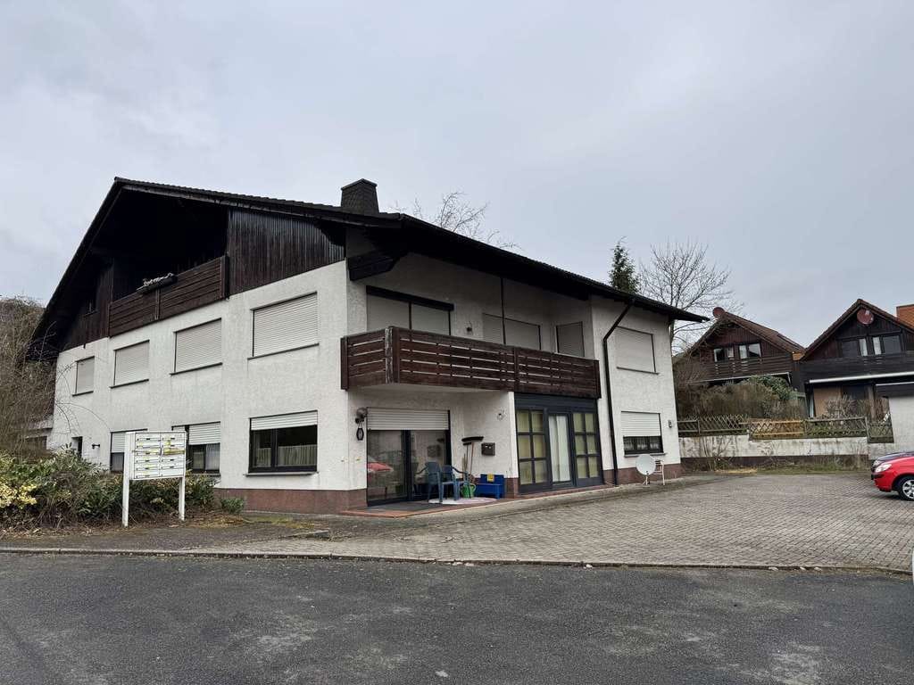 Immobilie in Bad Zwesten - Wohnraum mit Substanz und Potenzial – MFH mit 7 Wohneinheiten, großem Grundstück und Garage - Bild 0