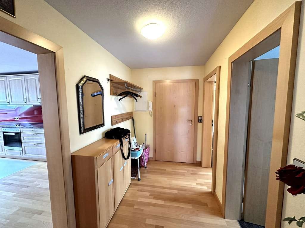 Immobilie in Hinterzarten - Ruhig gelegene DG-Wohnung mit Balkon, 2 Stellplätze und Gartenmitnutzung - Bild 4
