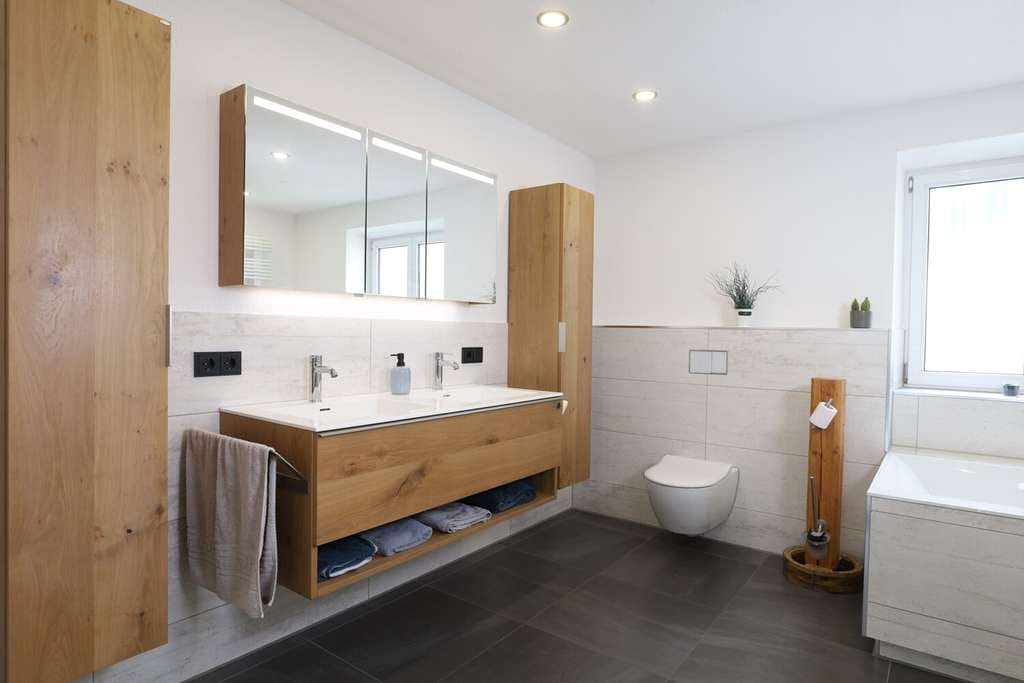 Immobilie in Offingen - Modernisiertes Bauernhaus, gepflegter Stadel und Außenpool - Bild 2