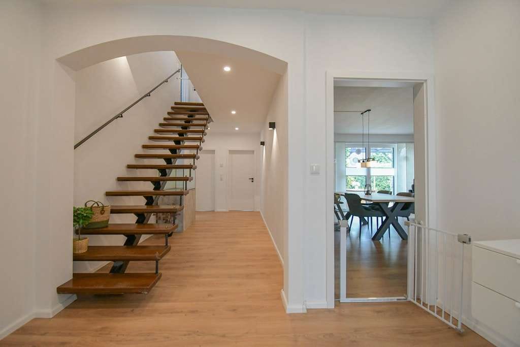 Immobilie in Edewecht - 6608- Modernísiertes Einfamilienhaus im stylischem Trend und charakteristischem Stil - Bild 2
