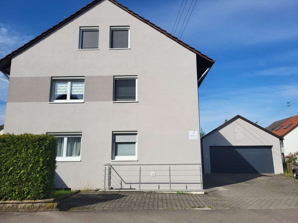 Immobilie in Ehningen - Solides freistehendes, modernisiertes Zweifamilienhaus mit ausgebautem Dachgeschoss in guter Lage - Bild 3
