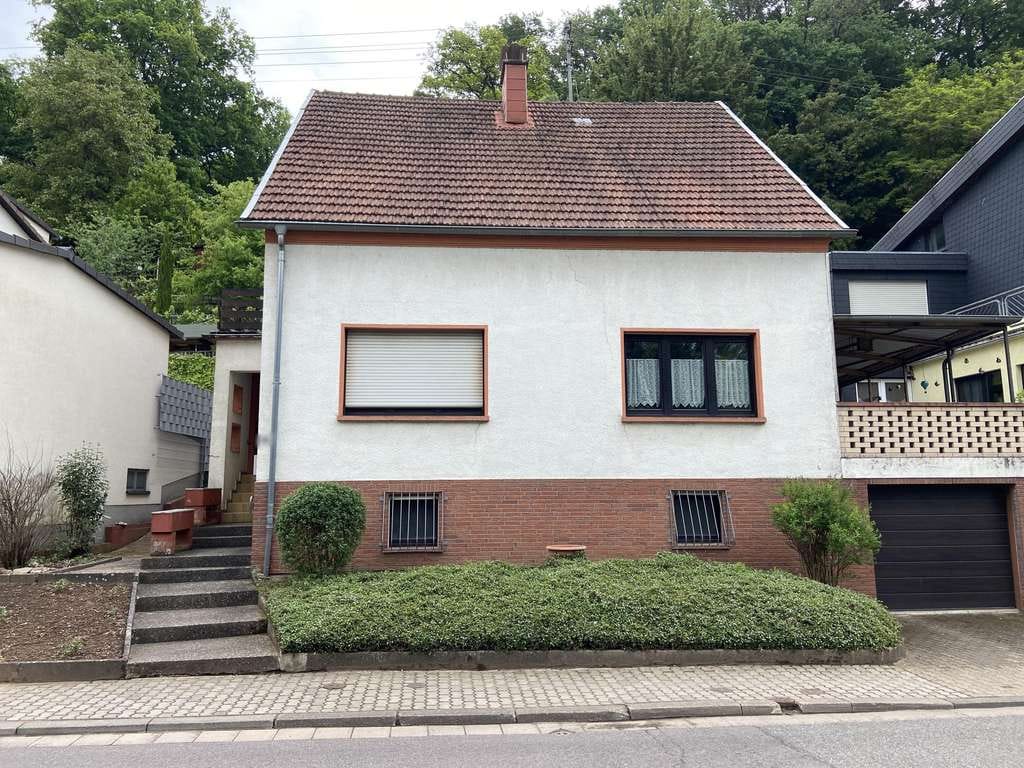 Immobilie in Rehlingen-Siersburg - Freistehendes Einfamilienhaus in guter Wohnlage - Bild 0