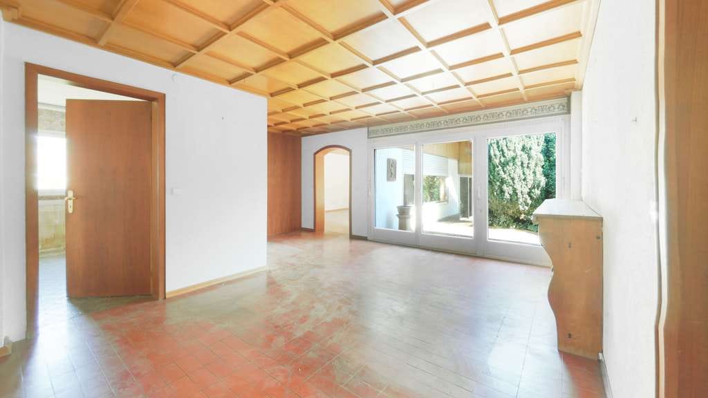 Immobilie in Untergruppenbach - Charmantes Wohnhaus mit großem Garten, Doppelgarage und viel Gestaltungspotenzial - Bild 3