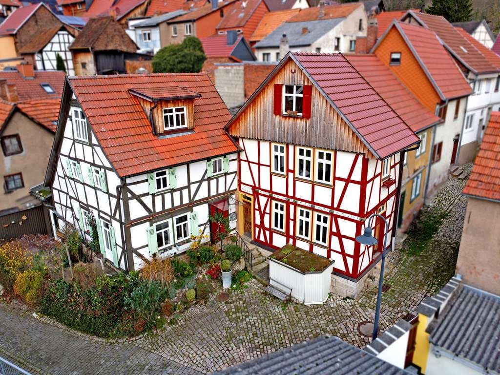 Immobilie in Treffurt - Historisches Fachwerkensemble: Sanierte Wohnidylle trifft kreatives Ausbaupotenzial - Bild 0