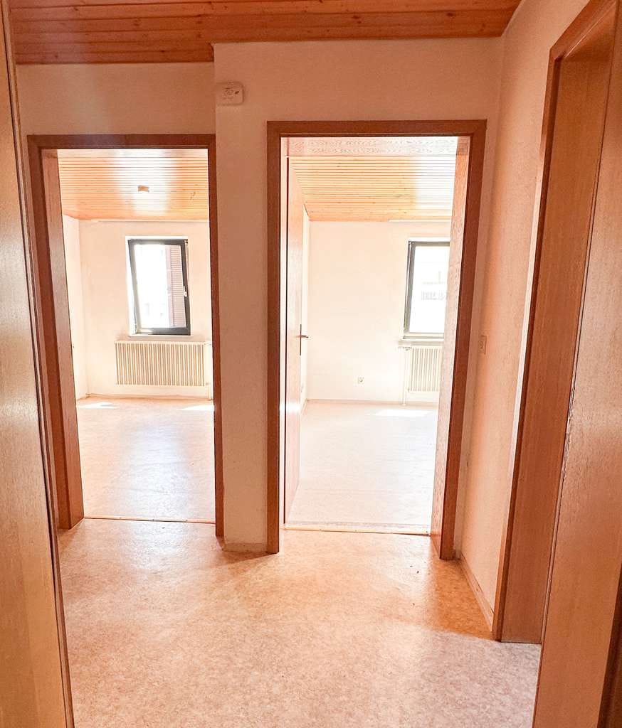 Immobilie in Weinstadt - Weinstadt - Schnait, erst die Renovierung und dann die Freude! 3 Familienhaus + große Garage. - Bild 2