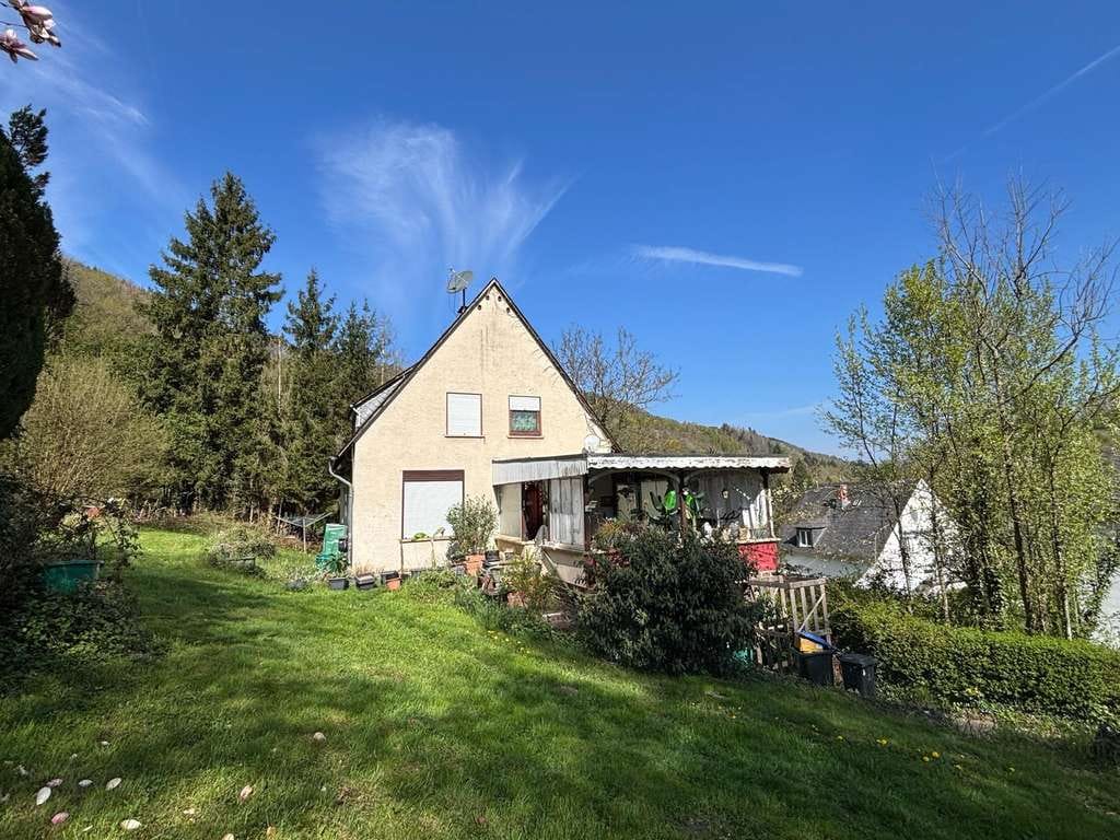 Immobilie in Traben-Trarbach - Freistehendes Einfamilienhaus in ruhiger idyllischer Ortsrandlage - Bild 0