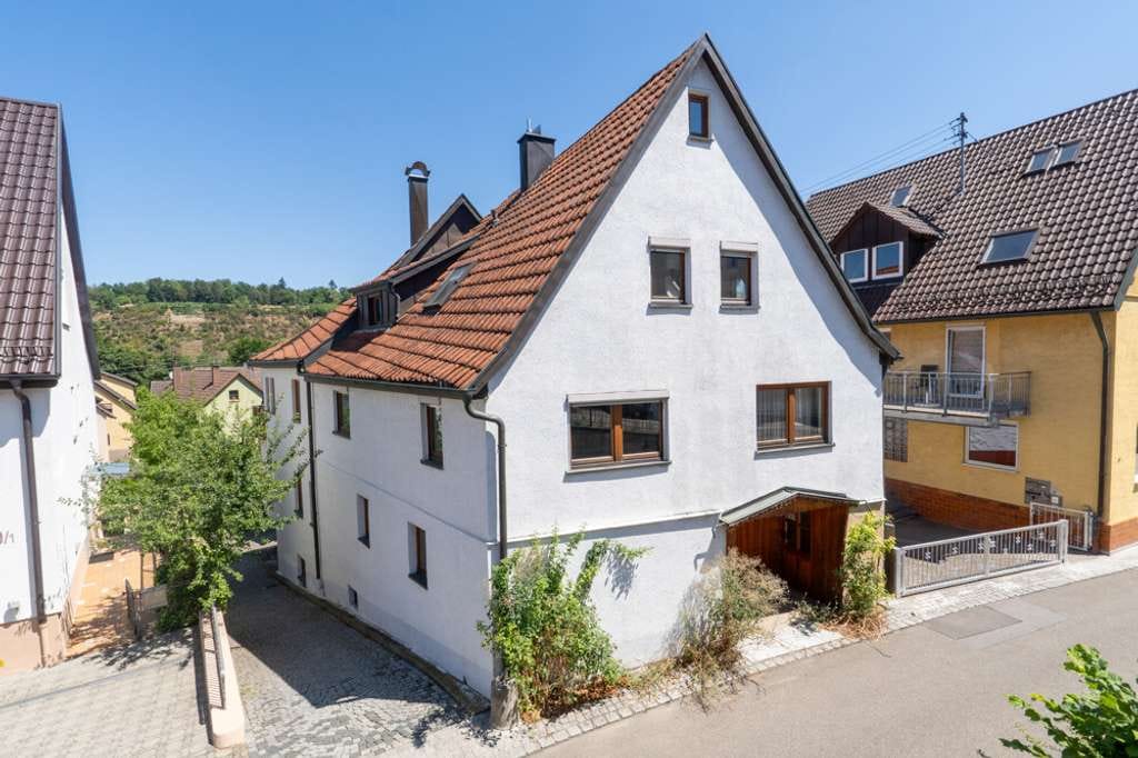 Immobilie in Benningen am Neckar - 2 Häuser zu einem Preis mit viel Platz für 
2-3 Familien - Bild 0