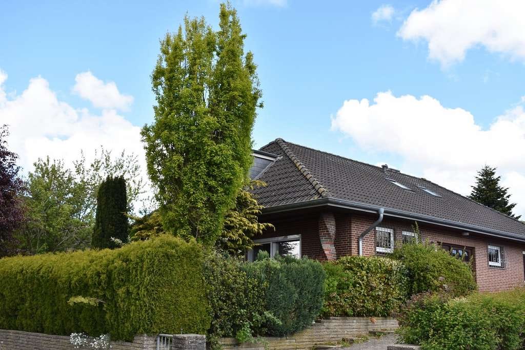 Immobilie in Bredstedt - Gestalten Sie Ihr Traumhaus - Charmantes Haus mit Renovierungsbedarf - Bild 0